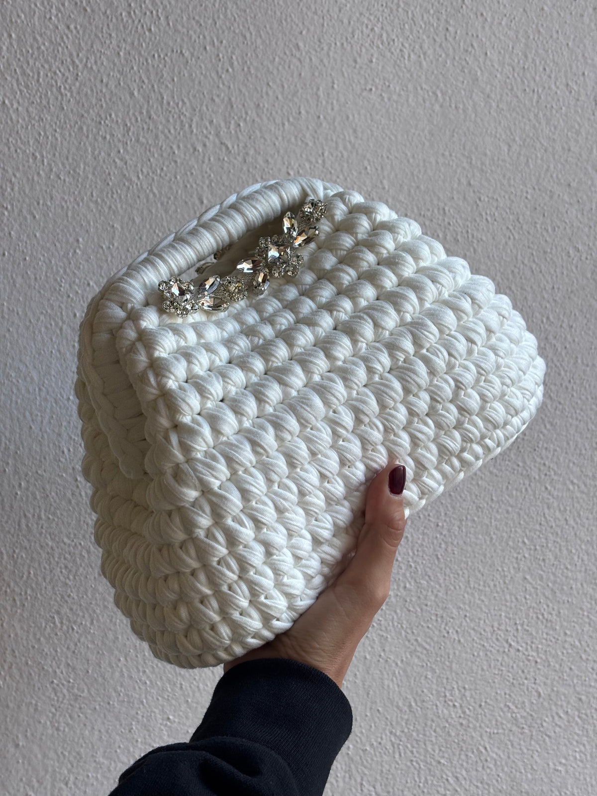 Clutch bianca con pietre