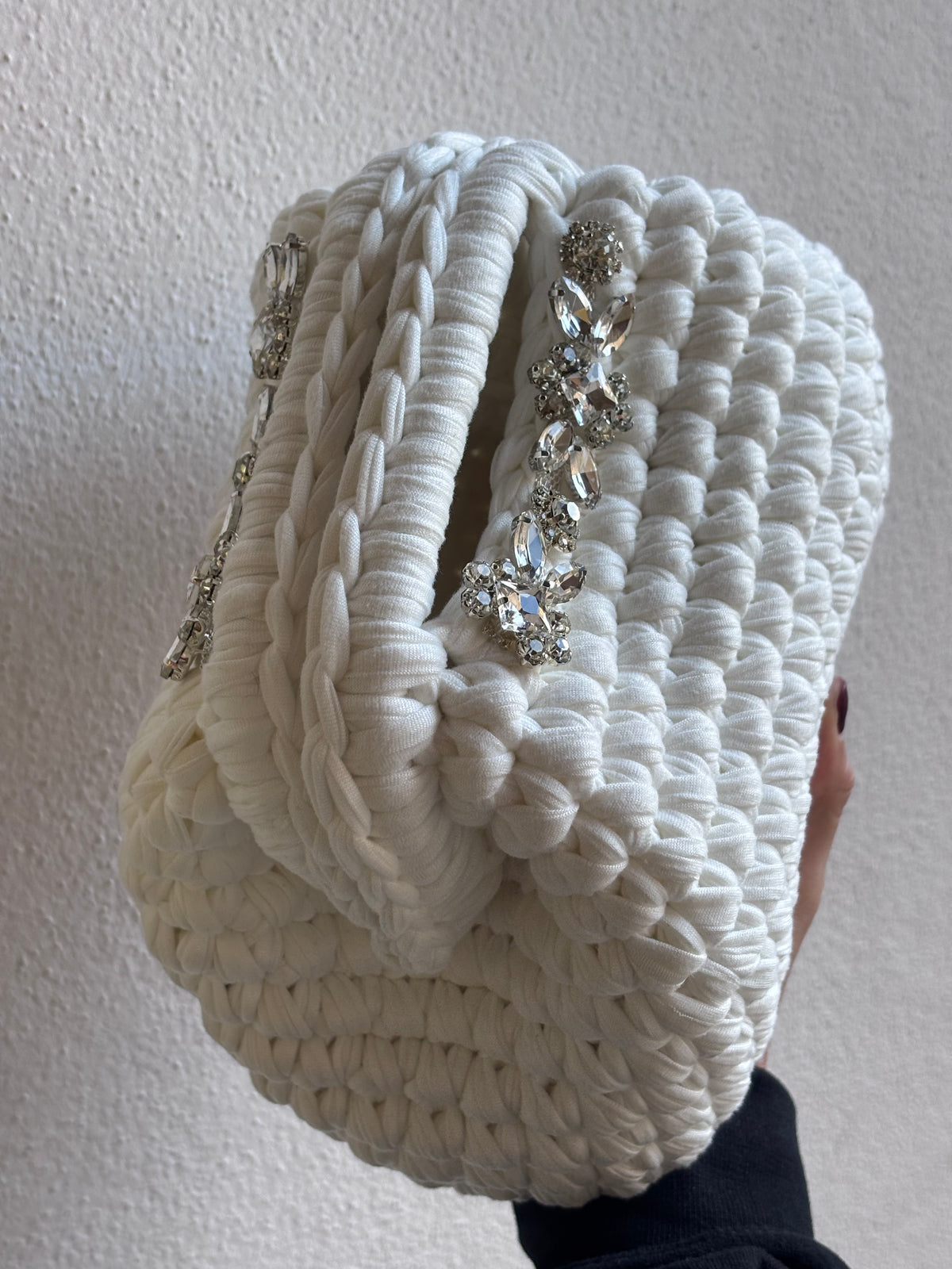 Clutch bianca con pietre